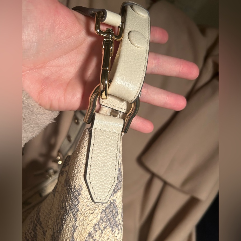๐๐๐๐ ๐๐๐๐ Leather Turnlock Snake Bag Off-White Bone Gray GORGEOUS! - Picture 16 of 16